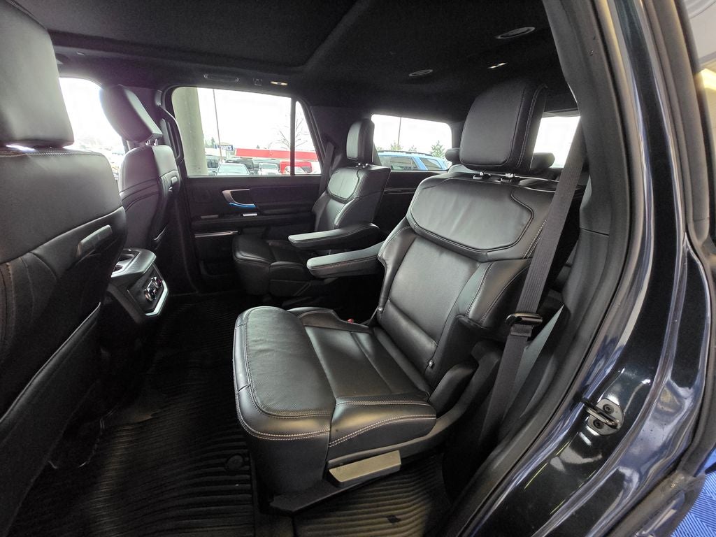 2025 Ford Expedition Platinum Stealth