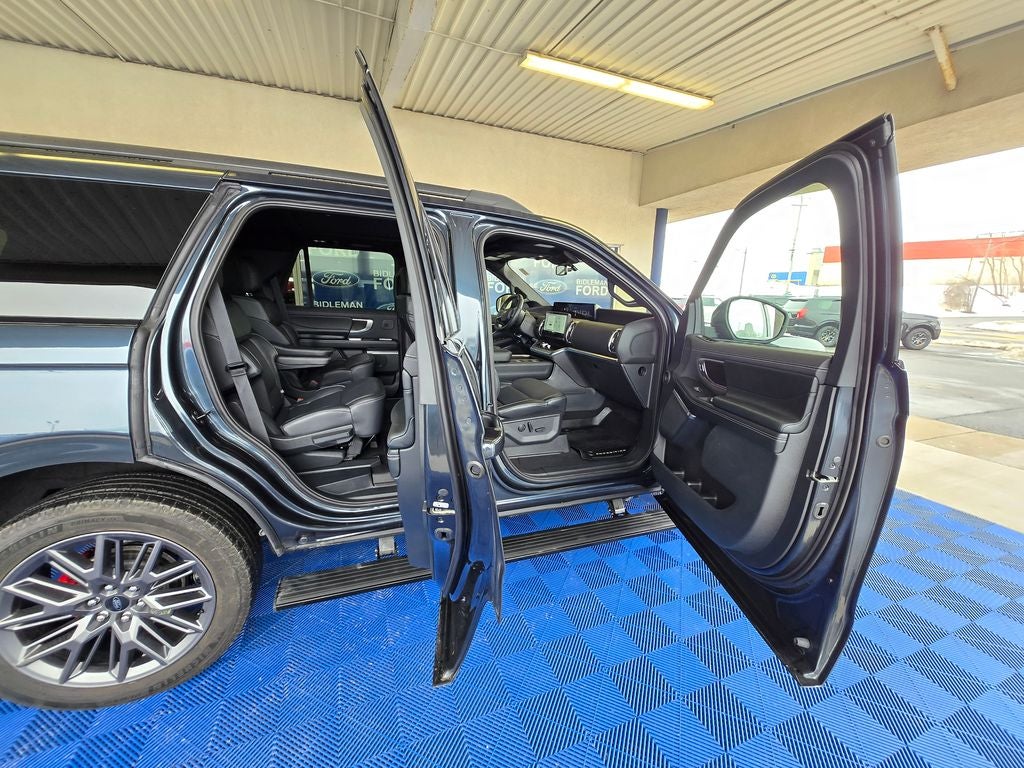 2025 Ford Expedition Platinum Stealth