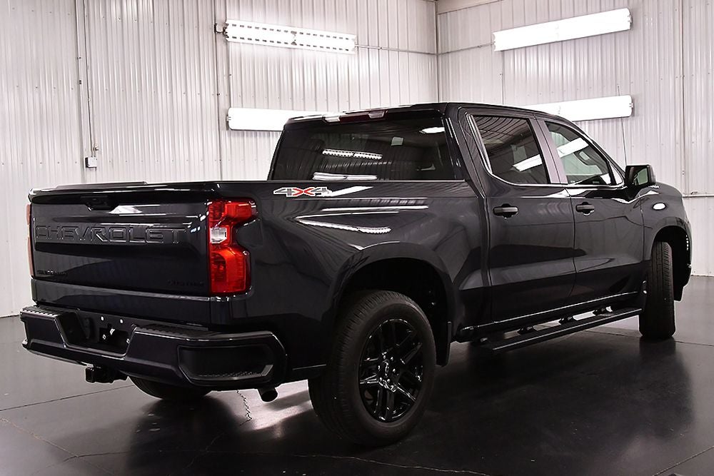 2022 Chevrolet Silverado 1500 Custom Dark Essentials