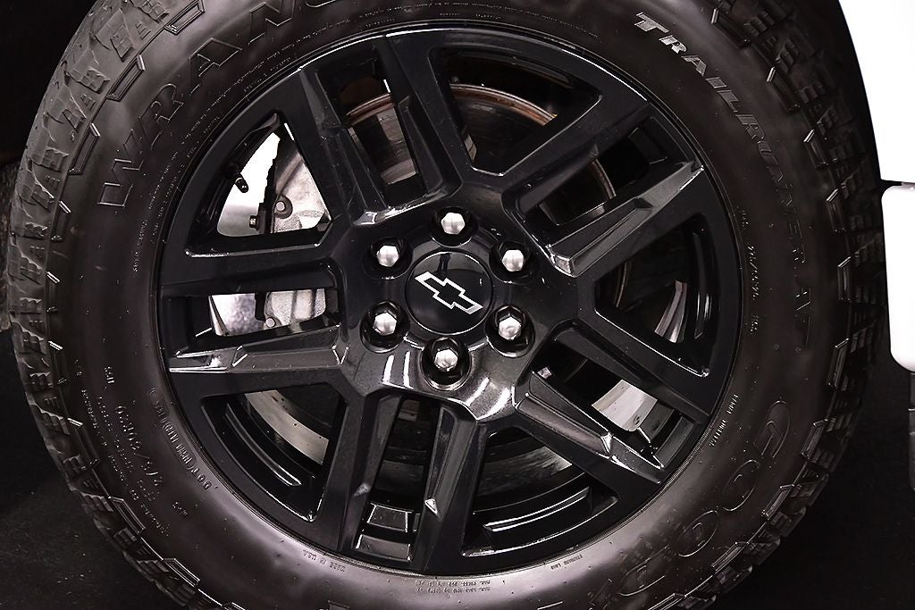 2025 Chevrolet Silverado 1500 Custom Dark Essentials
