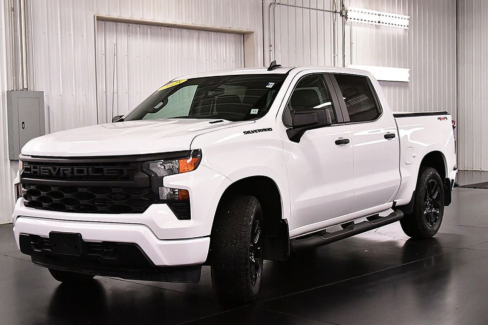 2025 Chevrolet Silverado 1500 Custom Dark Essentials