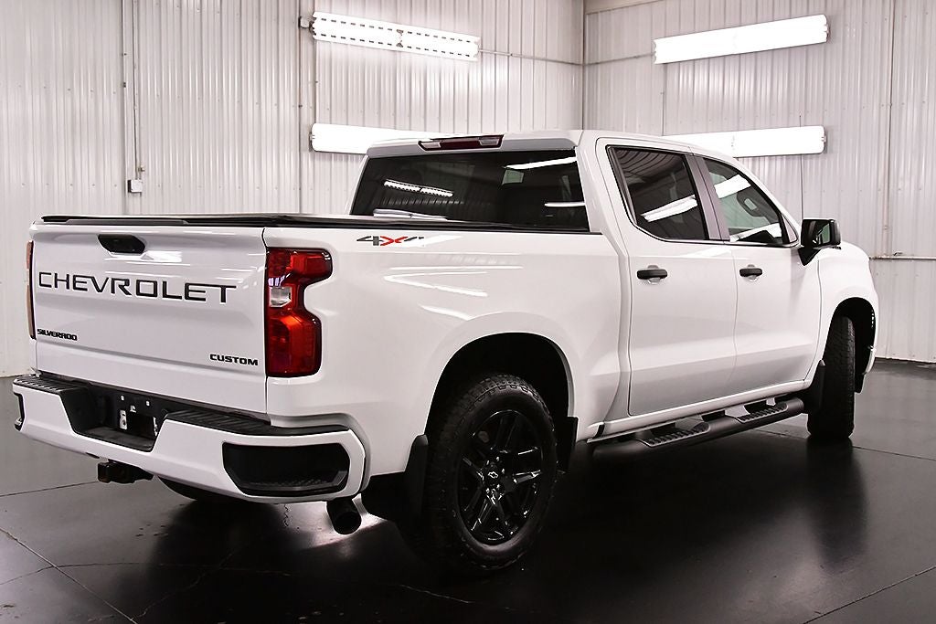 2025 Chevrolet Silverado 1500 Custom Dark Essentials