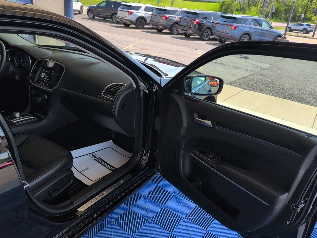 2021 Chrysler 300 Touring