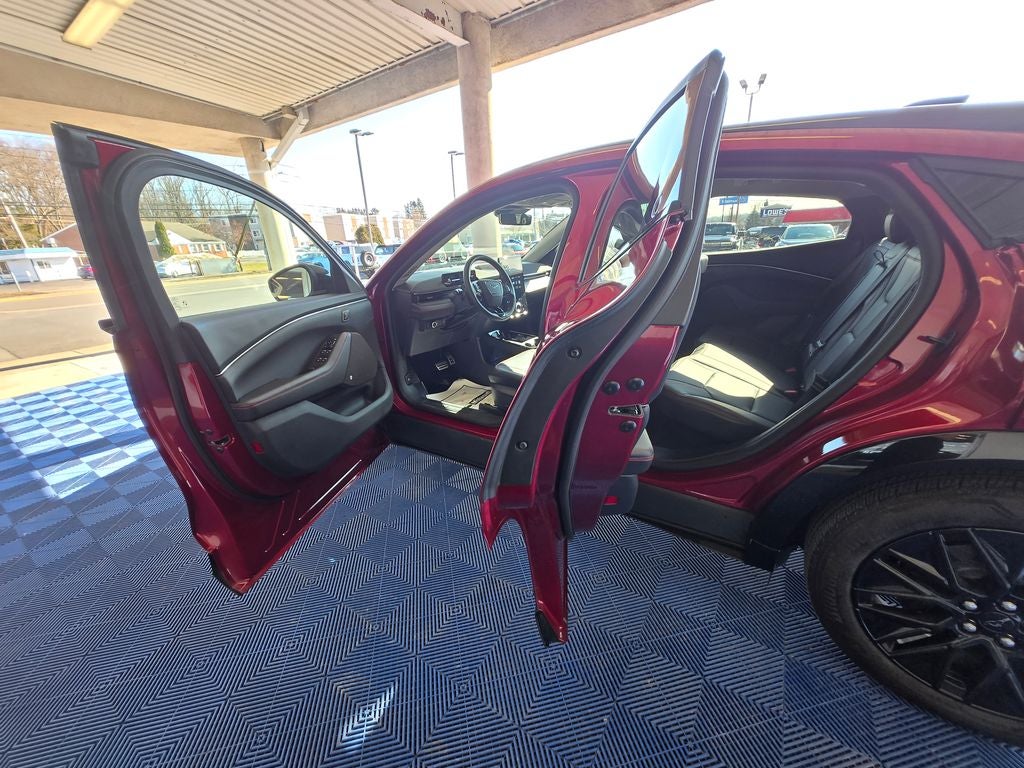 2025 Ford Mustang Mach-E Premium Sport