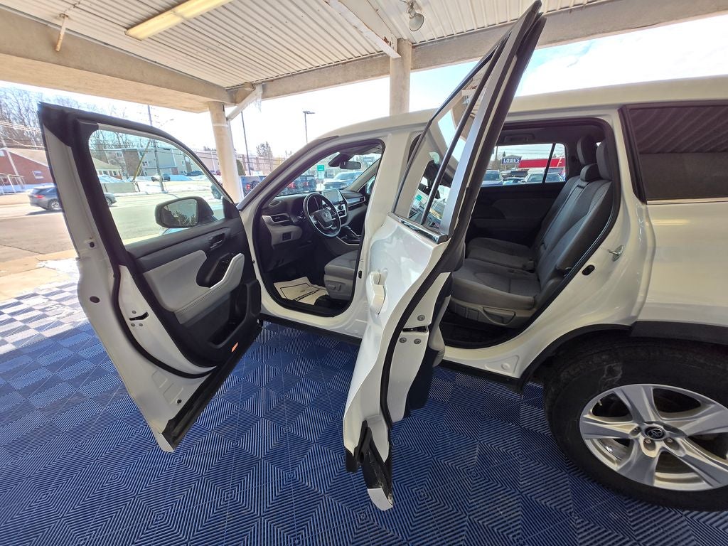 2023 Toyota Highlander LE