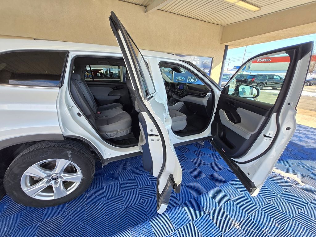 2023 Toyota Highlander LE