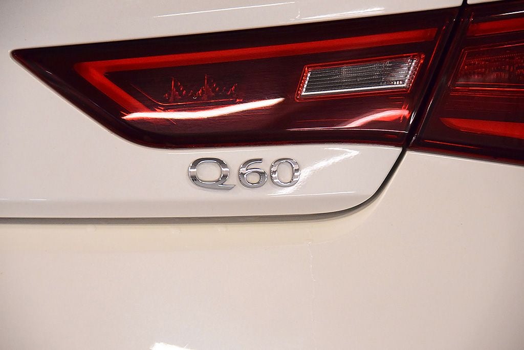 2022 INFINITI Q60 LUXE