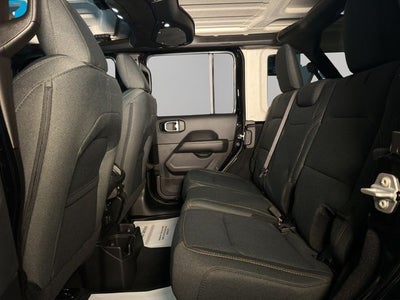 2025 Jeep Wrangler Sahara V6