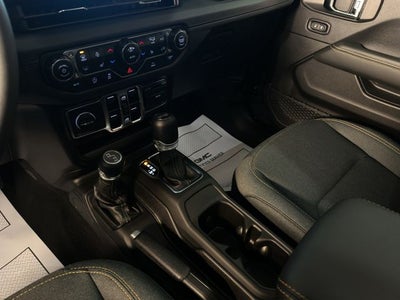 2025 Jeep Wrangler Sahara V6