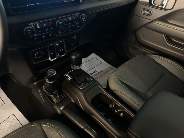 2025 Jeep Wrangler Sahara V6