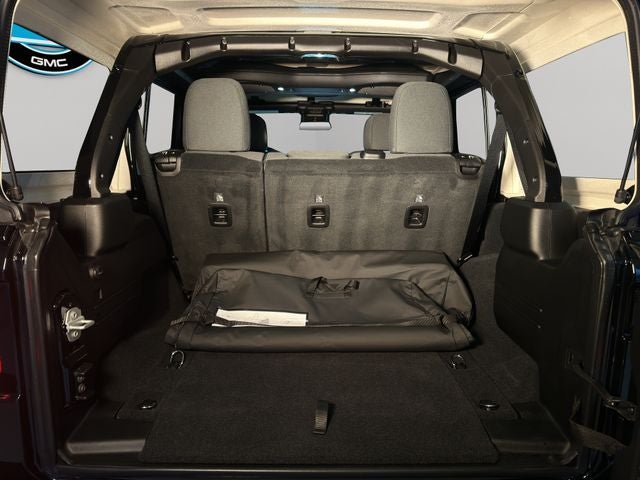 2025 Jeep Wrangler Sahara V6