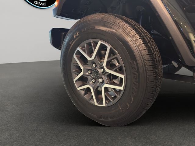 2025 Jeep Wrangler Sahara V6