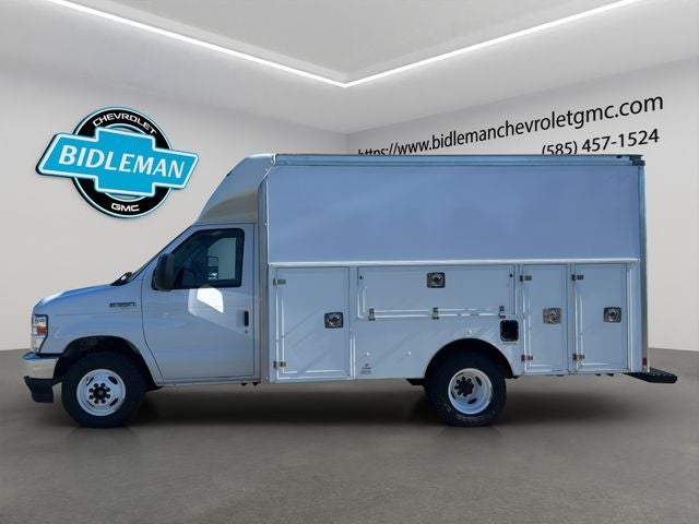 2022 Ford E-350SD Base Cutaway
