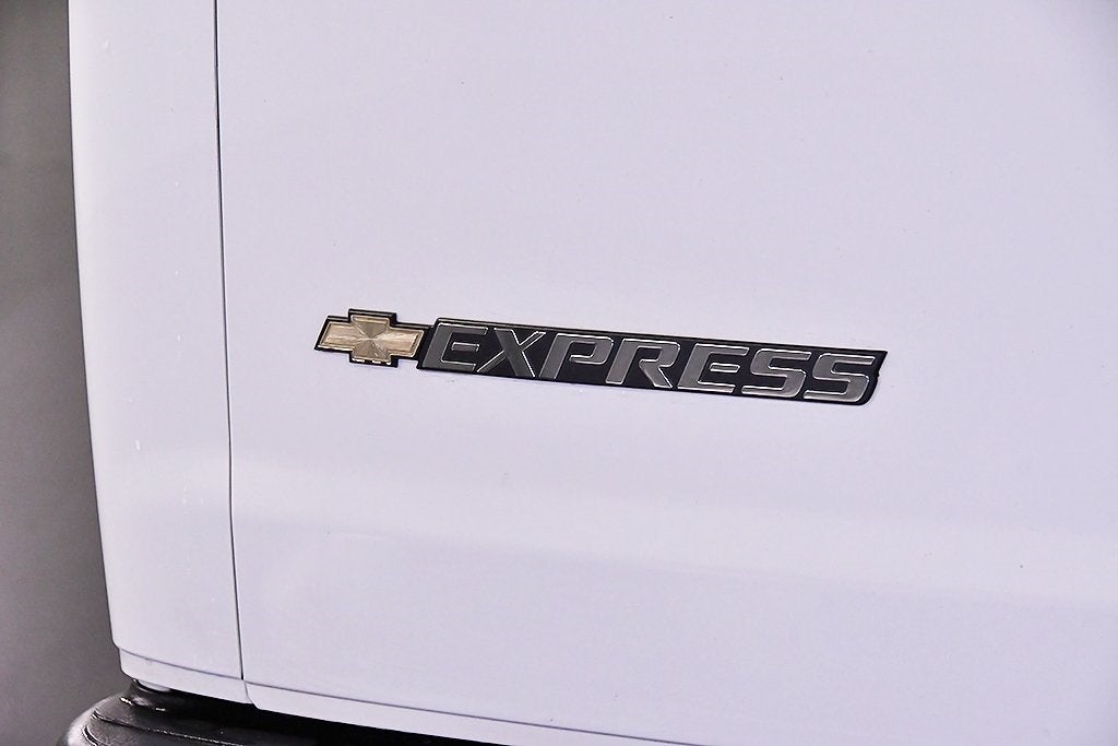 2025 Chevrolet Express 3500 LT Passenger