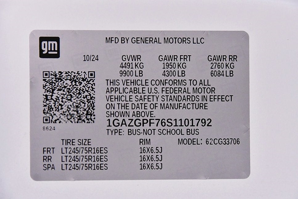 2025 Chevrolet Express 3500 LT Passenger