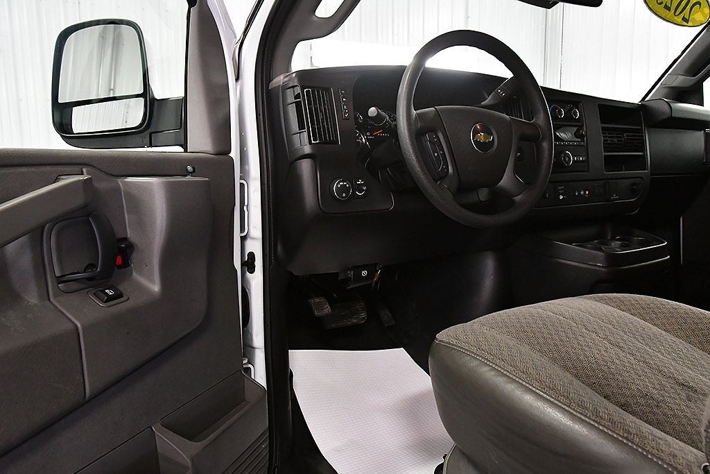 2025 Chevrolet Express 3500 LT Passenger