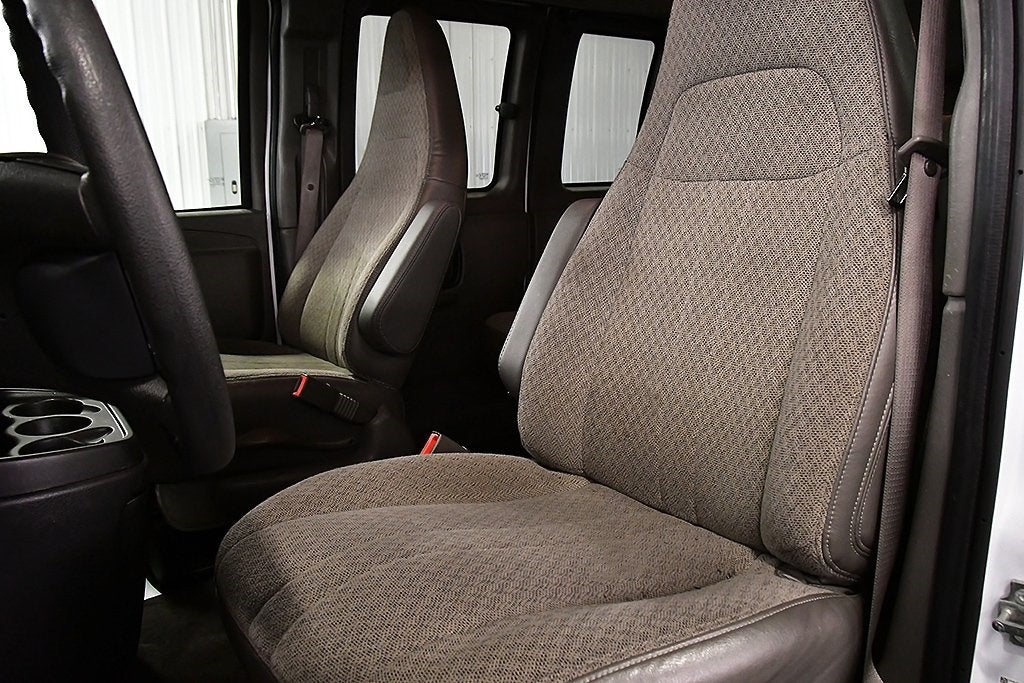 2025 Chevrolet Express 3500 LT Passenger