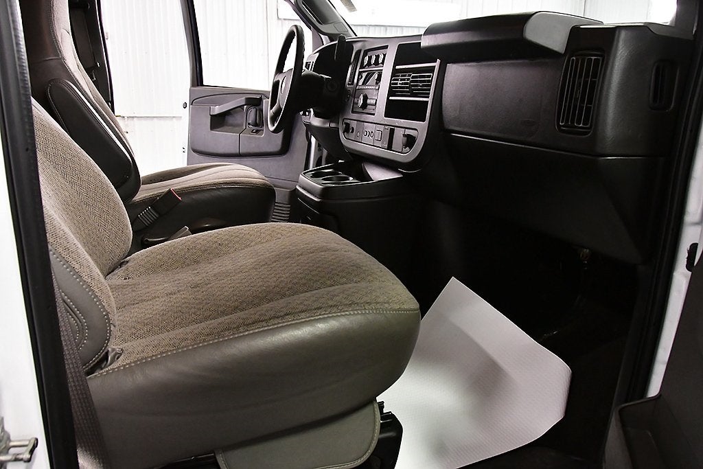 2025 Chevrolet Express 3500 LT Passenger