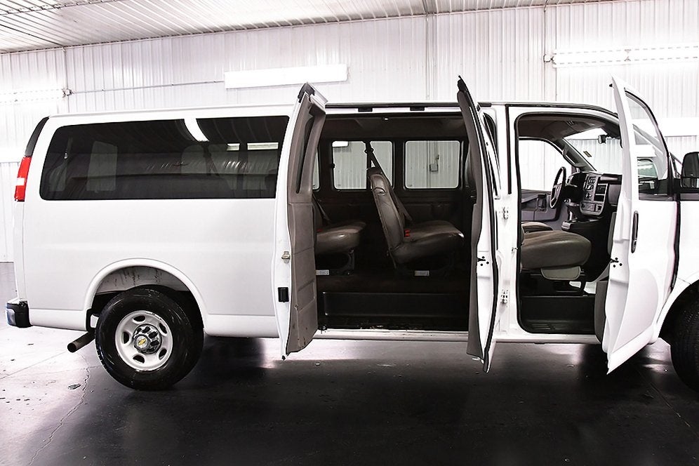 2025 Chevrolet Express 3500 LT Passenger