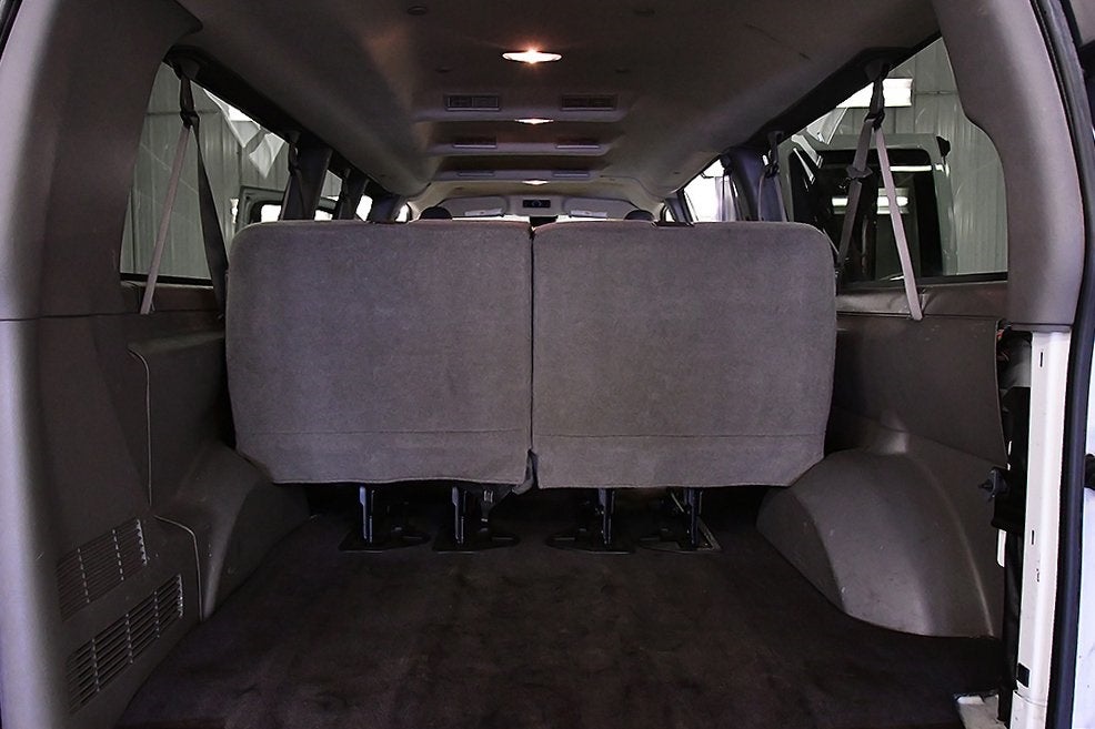 2025 Chevrolet Express 3500 LT Passenger