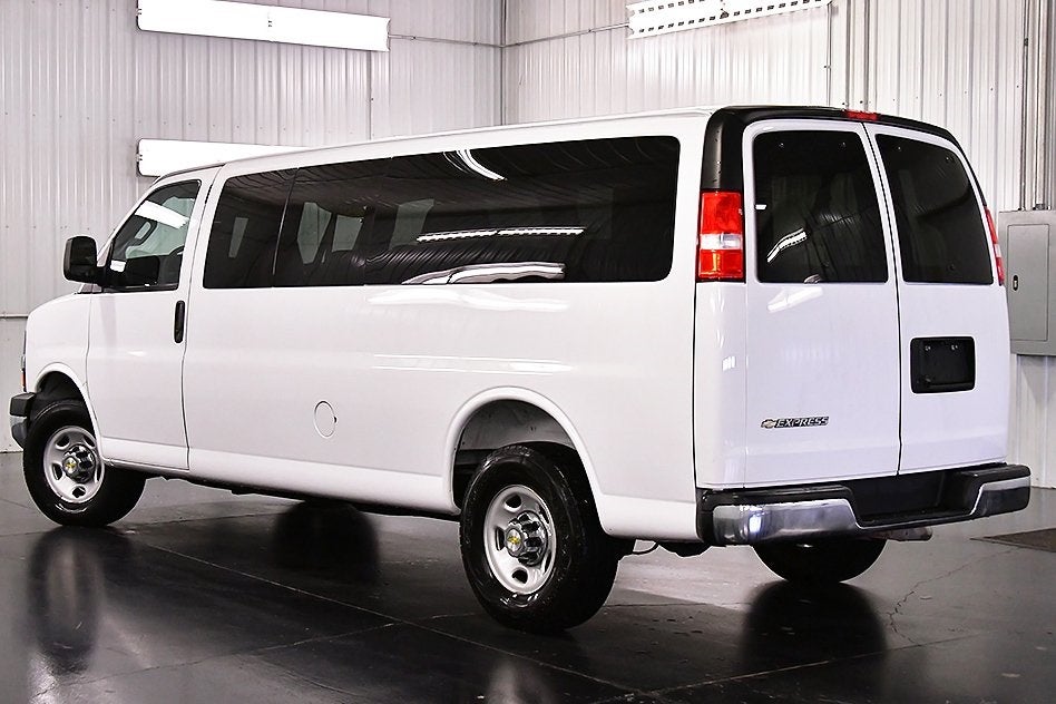 2025 Chevrolet Express 3500 LT Passenger