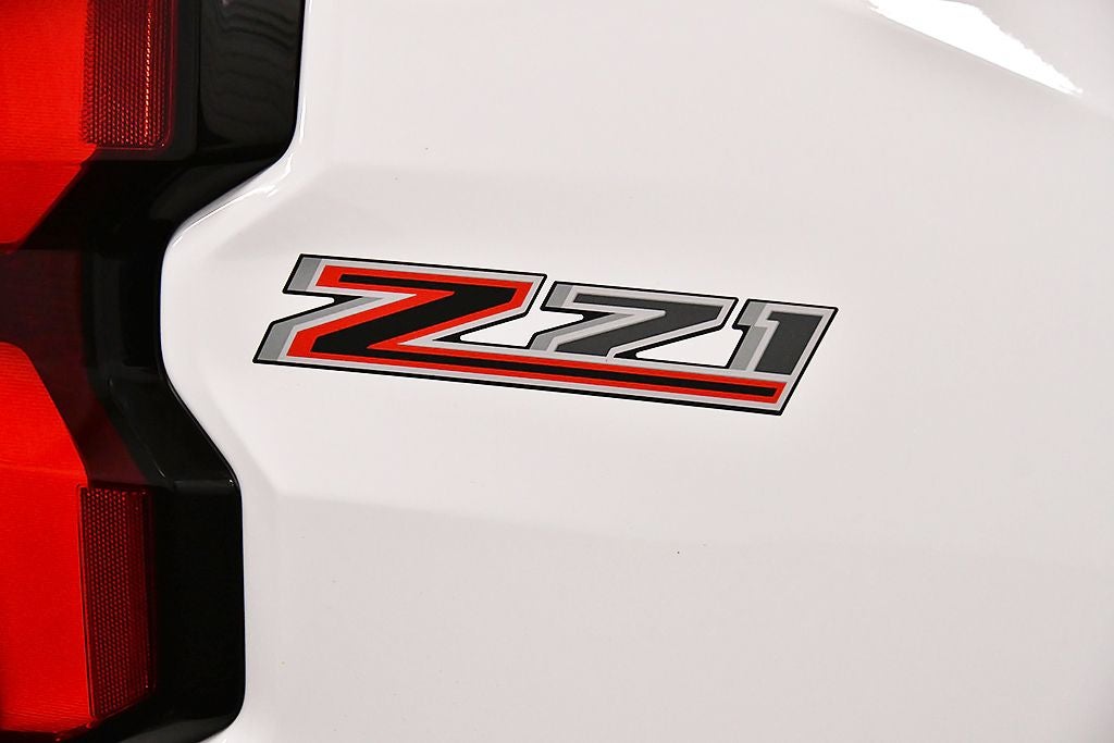 2024 Chevrolet Colorado Z71 Dark Essentials