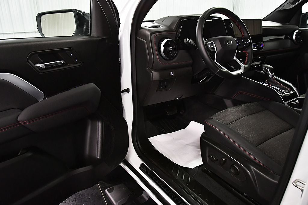 2024 Chevrolet Colorado Z71 Dark Essentials