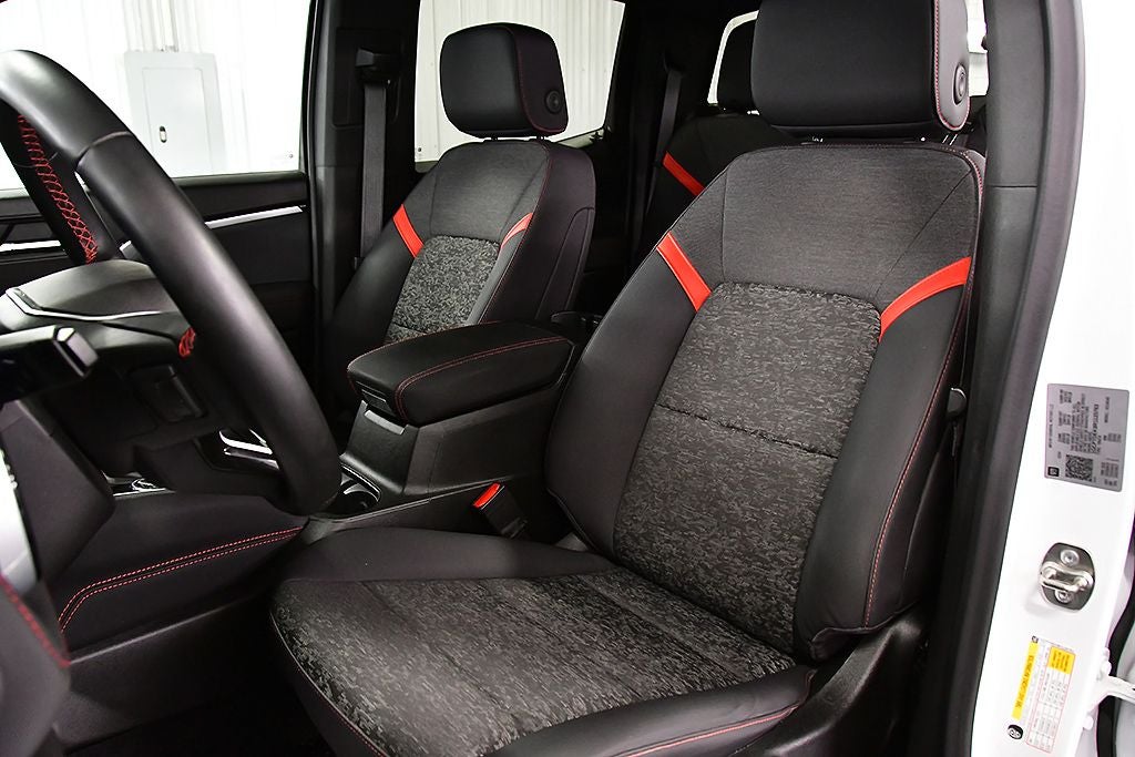 2024 Chevrolet Colorado Z71 Dark Essentials