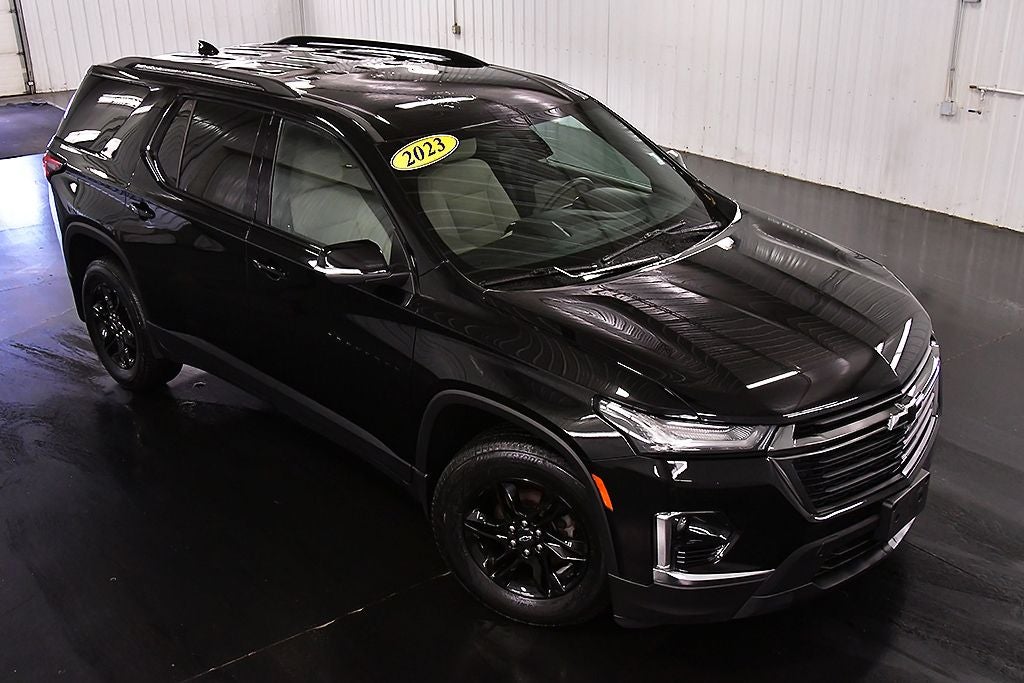 2023 Chevrolet Traverse LS Midnight/Sport Edition