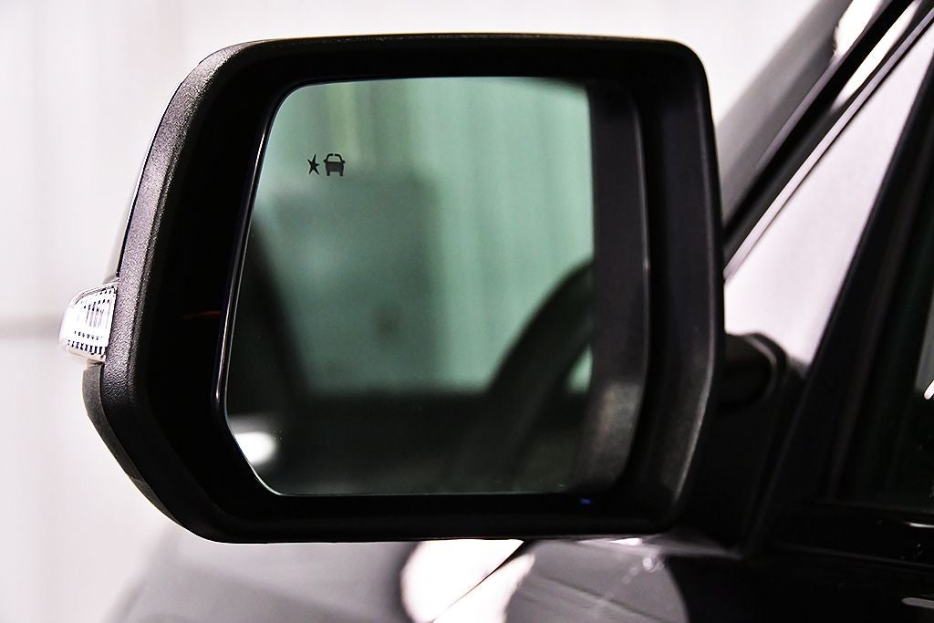 2023 Chevrolet Traverse LS Midnight/Sport Edition