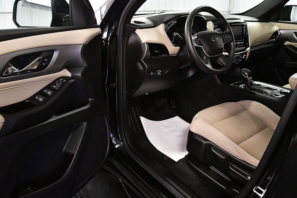 2023 Chevrolet Traverse LS Midnight/Sport Edition