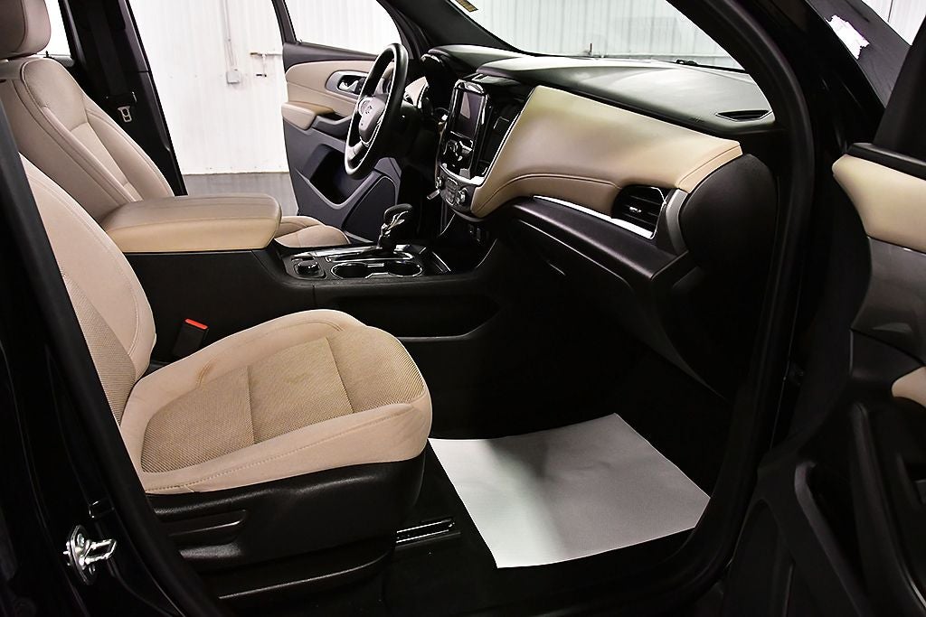 2023 Chevrolet Traverse LS Midnight/Sport Edition