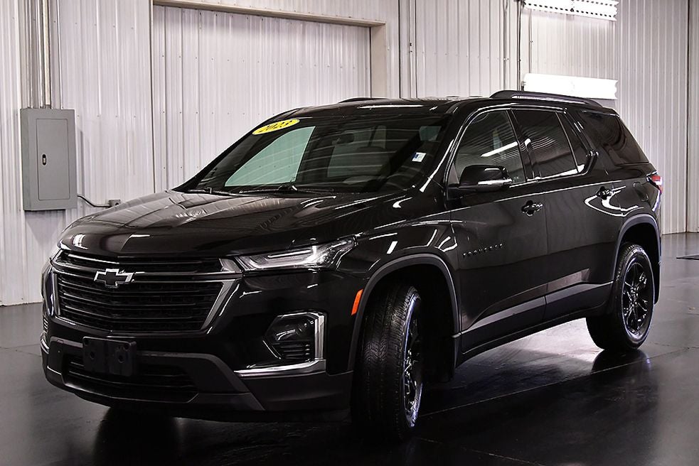 2023 Chevrolet Traverse LS Midnight/Sport Edition