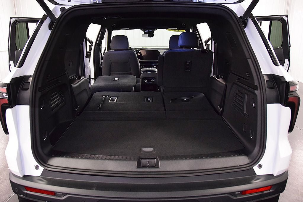 2027 Chevrolet Traverse LT Midnight/Sport Edition