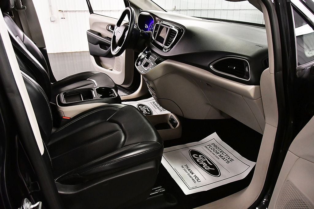 2020 Chrysler Voyager LXI