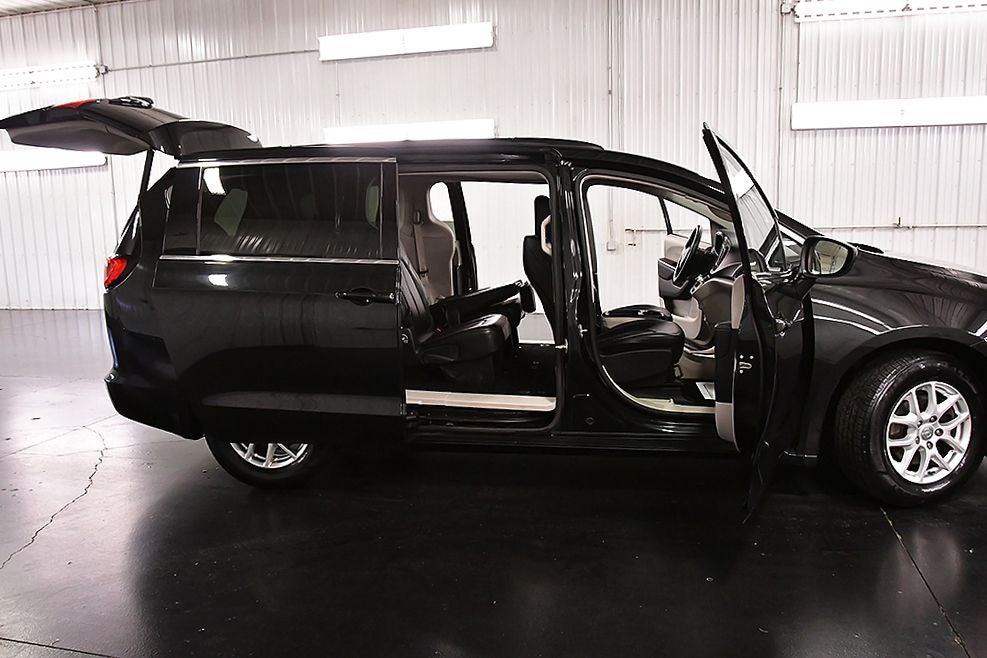 2020 Chrysler Voyager LXI