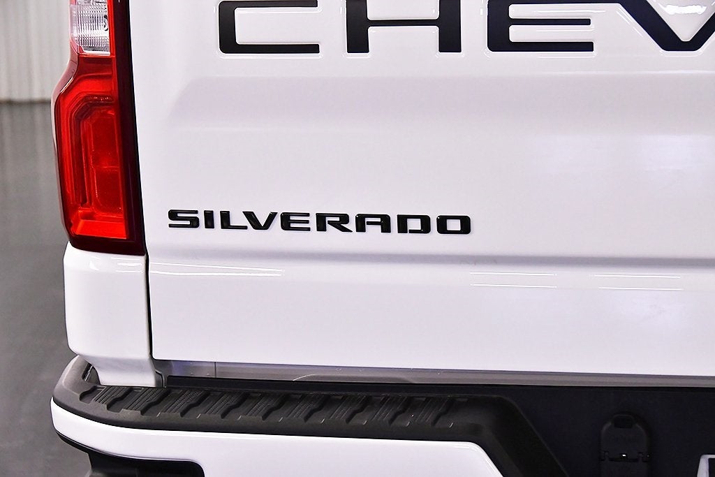 2026 Chevrolet Silverado 1500 RST Dark Essentials