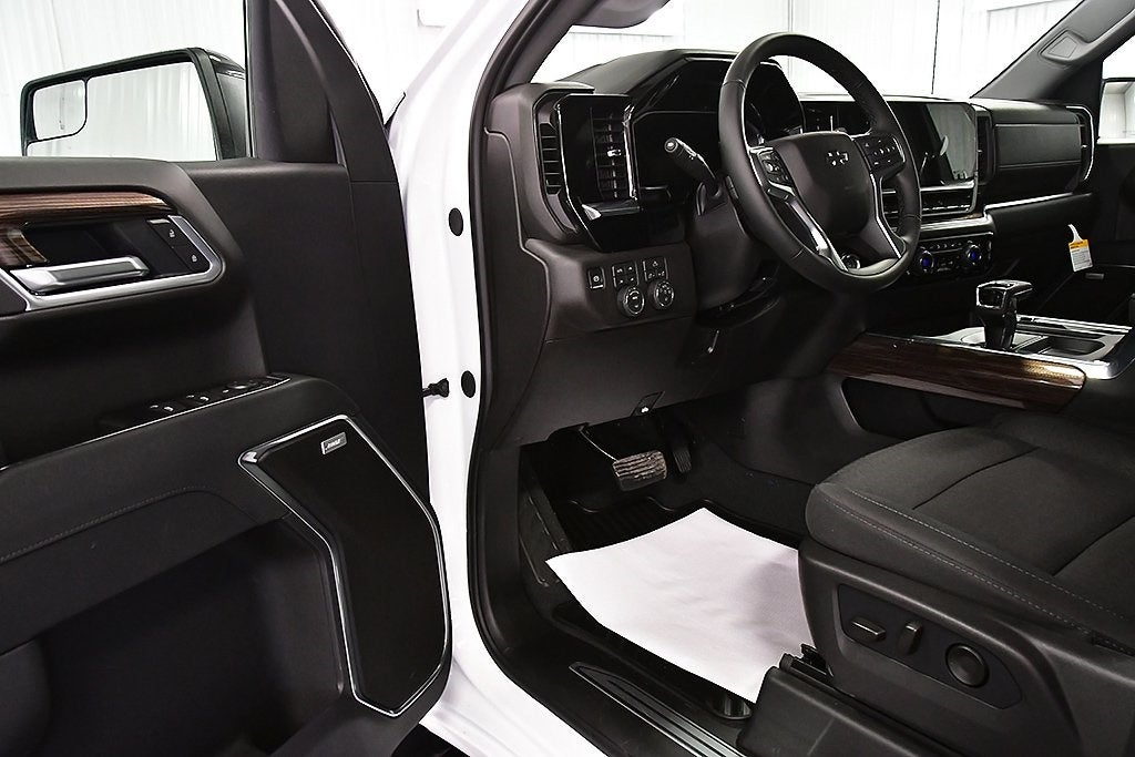 2026 Chevrolet Silverado 1500 RST Dark Essentials