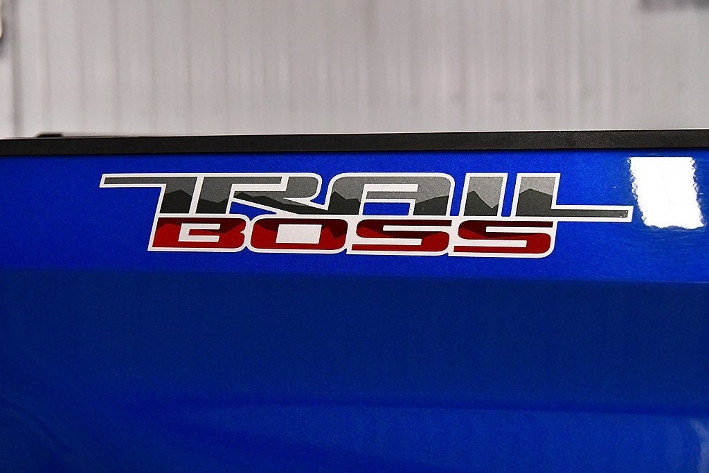 2022 Chevrolet Silverado 1500 Custom Trail Boss Dark Essentials
