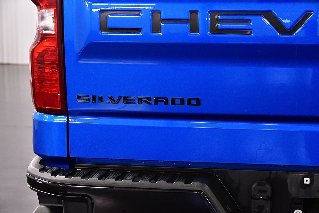 2022 Chevrolet Silverado 1500 Custom Trail Boss Dark Essentials