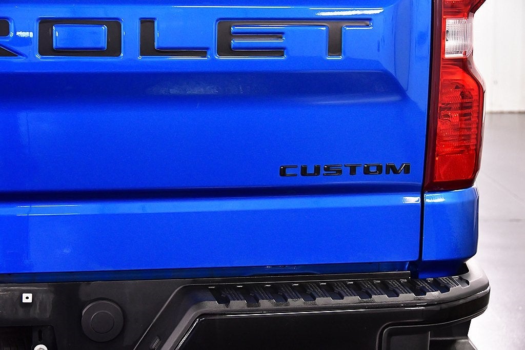 2022 Chevrolet Silverado 1500 Custom Trail Boss Dark Essentials