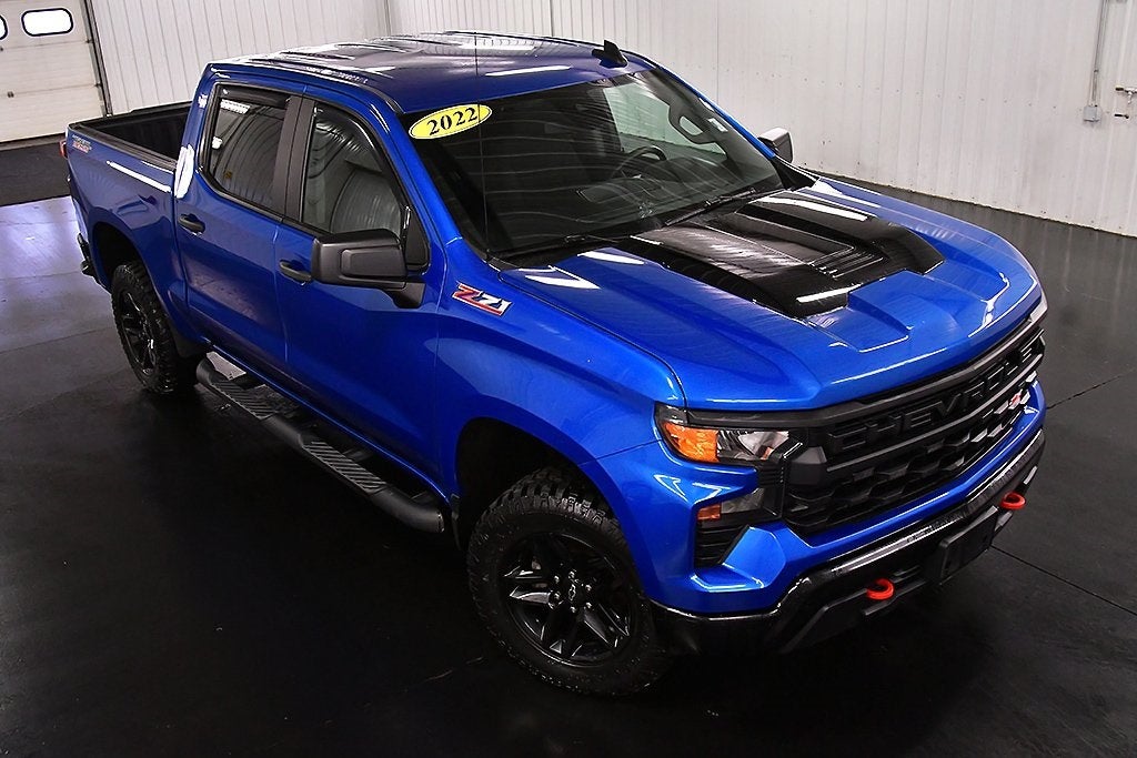 2022 Chevrolet Silverado 1500 Custom Trail Boss Dark Essentials