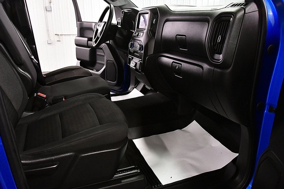 2022 Chevrolet Silverado 1500 Custom Trail Boss Dark Essentials