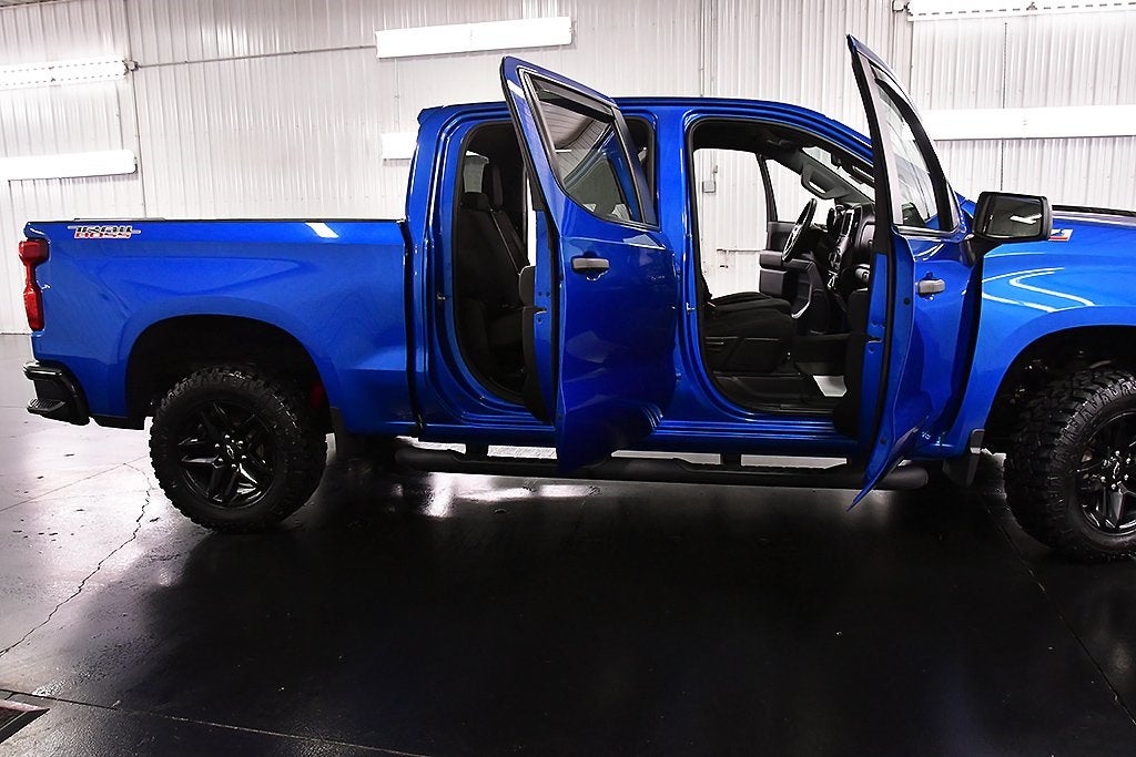 2022 Chevrolet Silverado 1500 Custom Trail Boss Dark Essentials