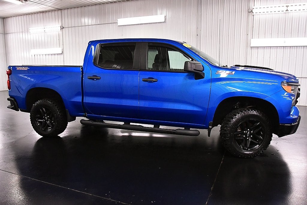 2022 Chevrolet Silverado 1500 Custom Trail Boss Dark Essentials