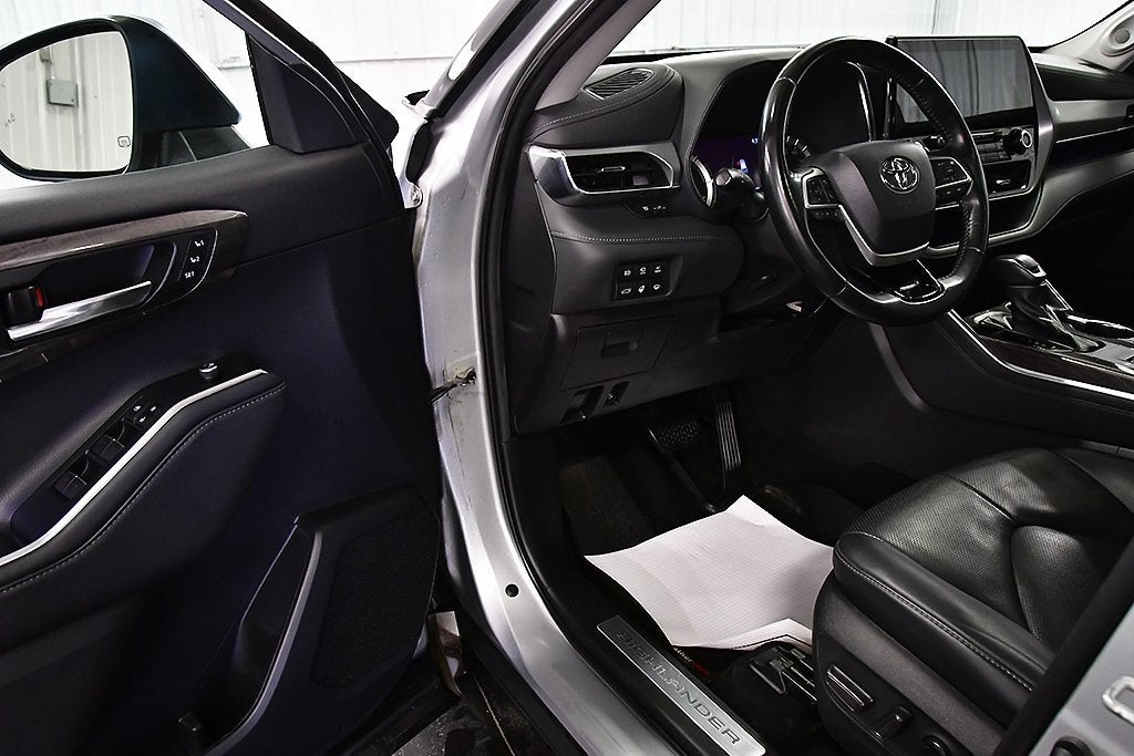 2022 Toyota Highlander Hybrid Platinum