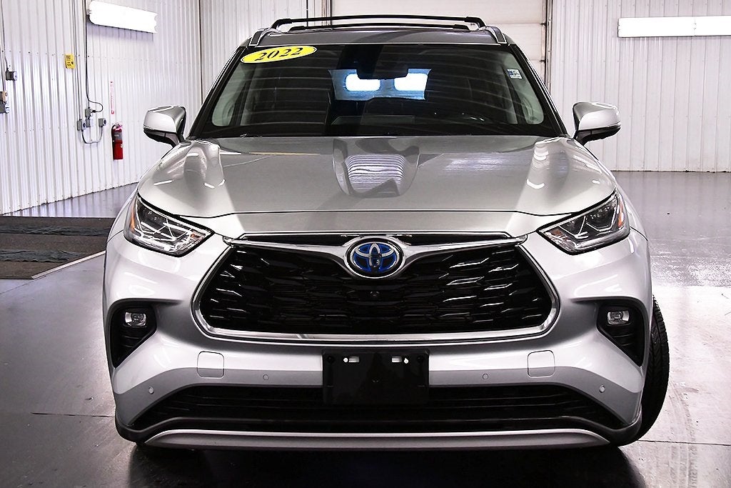 2022 Toyota Highlander Hybrid Platinum