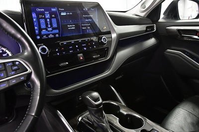 2022 Toyota Highlander Hybrid Platinum