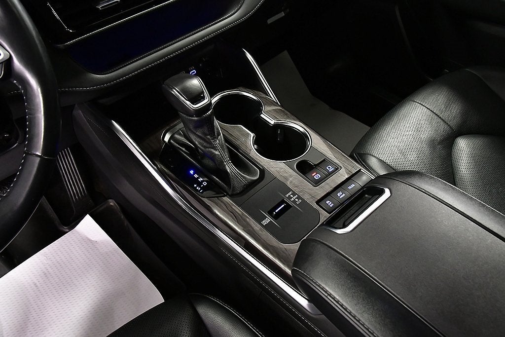 2022 Toyota Highlander Hybrid Platinum