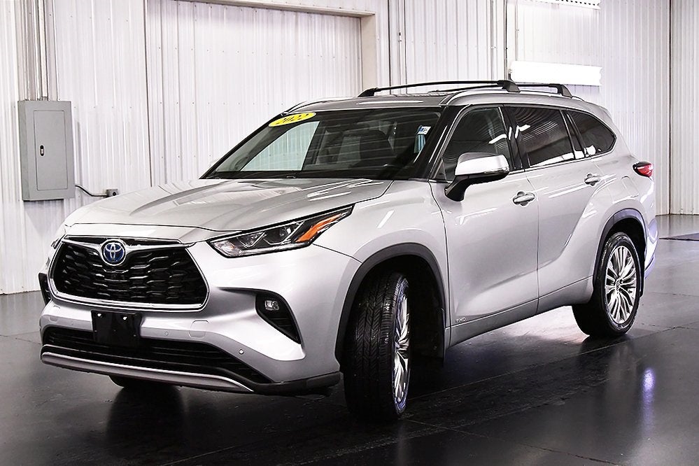 2022 Toyota Highlander Hybrid Platinum